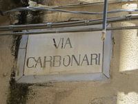straatnaambord in Cefalù, Sicilië