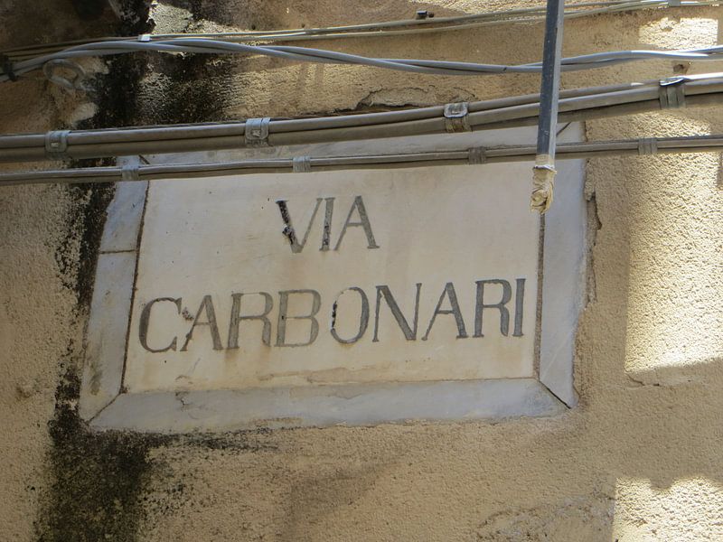 straatnaambord in Cefalù, Sicilië van Clementine aan de Stegge