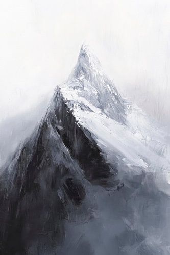 Besneeuwde top in de mist