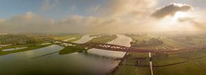 Hanzeboog Eisenbahnbrücke über den Fluss IJssel von oben