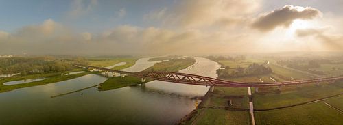 Hanzeboog treinbrug over de IJssel van bovenaf