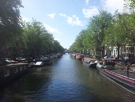 De gracht van Amsterdam ingezogen von Barry Jager