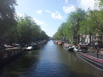 De gracht van Amsterdam ingezogen