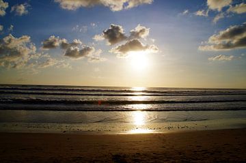Coucher de soleil sur la plage de Kuta sur Maurits Bredius