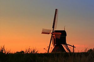 molen tijdens zonsondergang van Yvonne Blokland