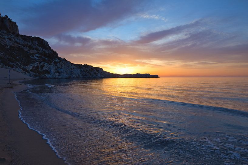 Zonsondergang Tsambika Rots Rhodos Griekenland van Henrys-Photography