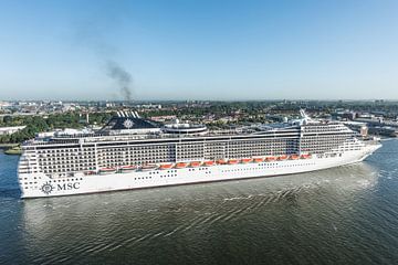 Amsterdam verwelkomt cruiseschip MSC Splendida