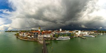 Panorama van Friedrichshafen vanaf de Moleturm van Walter G. Allgöwer