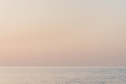Zomers zonsondergang aan de Middellandse Zee
