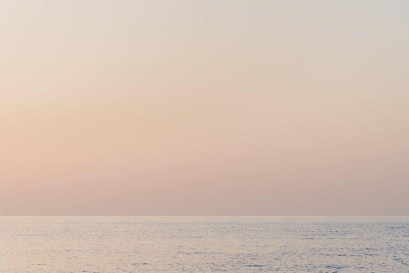 Summer sunset on the Mediterranean coast by Photolovers reisfotografie