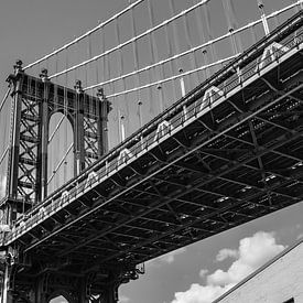 Manhattan Bridge in schwarz und weiß von Marc Stoppenbach