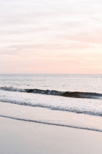 Pastelroze zonsondergang op het strand II | zee | kust | Nederland