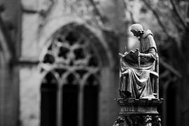 Monnik bij De Dom in Utrecht von Gerard Burgstede