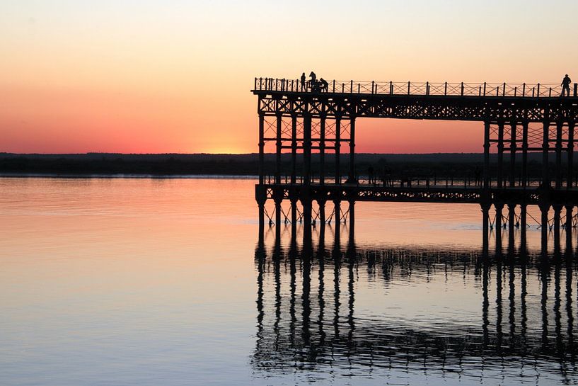 Les derniers piétons sur l'embarcadère de Huelva Andalousie Espagne par Jan Katuin