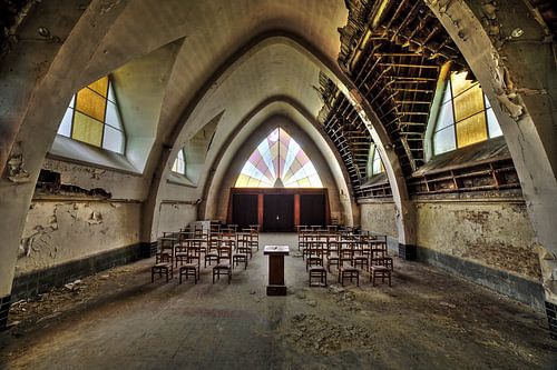 Urbex kerkje in verval