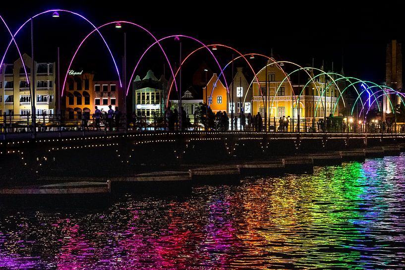 Queen Emma Bridge with Punda by night by Paul van Putten