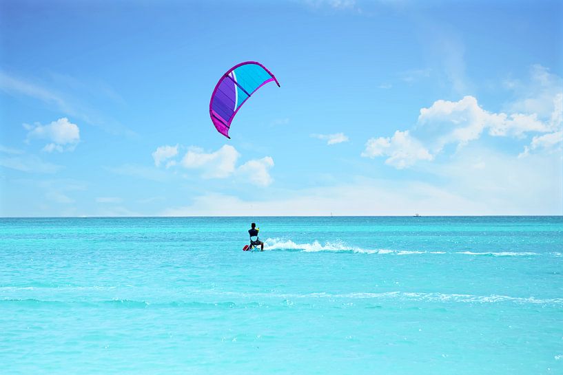Surfer en cerf-volant sur Aruba dans les Caraïbes par Eye on You