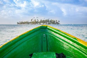 Sailing to a tropical island von Michiel Ton