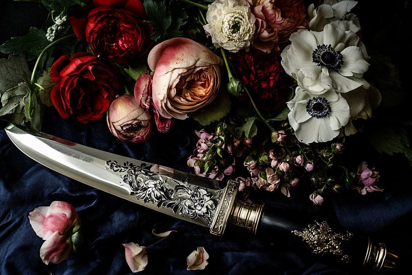 Nature morte au couteau et aux fleurs par Imperial Art House