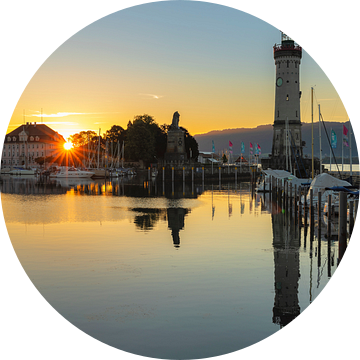 Haven van Lindau met vuurtoren bij zonsopgang aan de Bodensee van Markus Lange