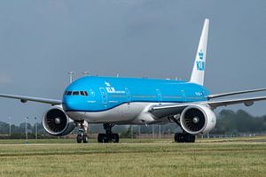 Eine KLM Boeing 777-300, PH-BVA, noch in den üblichen KLM-Farben.