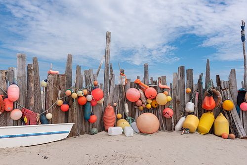 Wrakhouten en gestrandjutte omheining