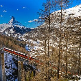 Viaduct over de Findelbach met uitzicht op Matterhorn bij Zermatt van Arthur Puls Photography