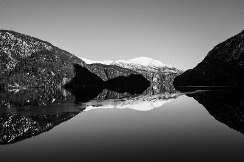 Reflection in black and white: part 2