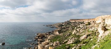 Die Felsen an der rauen Küste des Mittelmeeres bei Manik von Werner Lerooy