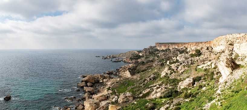 The rocks at the rough coast of the Mediterranean sea van Werner Lerooy