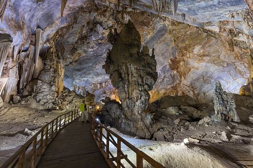 Stalagmite dans la grotte du paradis - Phong-Nha, Vietnam