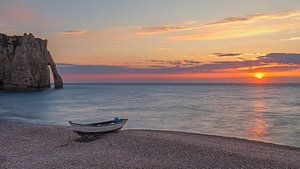 Coucher de soleil sur la plage d'Etretat, Normandie, France