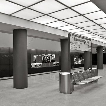Metrostation van de lijn U5 bij het station Brandenburger Tor van Silva Wischeropp