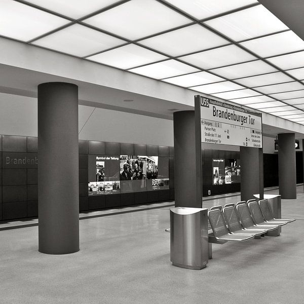 Lijn U5 bij metrostation Brandenburger Tor van Silva Wischeropp