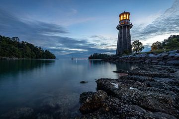 Le phare de Perdana Quay sur l'île de Langkawi (Malaisie) le soir. sur Claudio Duarte