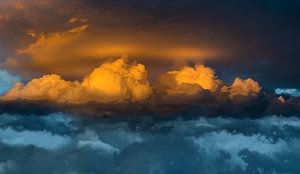 0905 Thunderstorm van Adrien Hendrickx