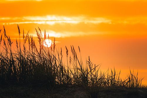 Coucher de soleil sur la plage de la mer Baltique à Sellin sur l'île de Rügen dans le Mecklembourg-Poméranie occidentale