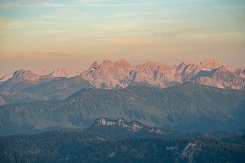 Trettaachspitze und Allgäuer Alpen zum Sonnenuntergang vom Hochgrat aus