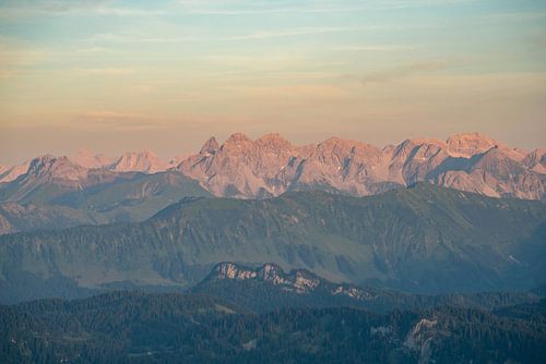 Trettaachspitze en Allgäuer Alpen bij zonsondergang vanaf Hochgrat