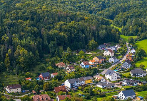 Uitzicht over het idyllische dorpje Kallmünz