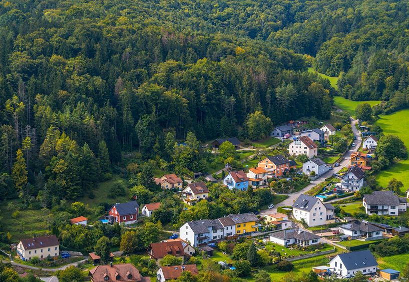 Uitzicht over het idyllische dorpje Kallmünz van ManfredFotos