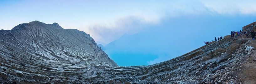 Cratère fumant du volcan de glace par Juriaan Wossink