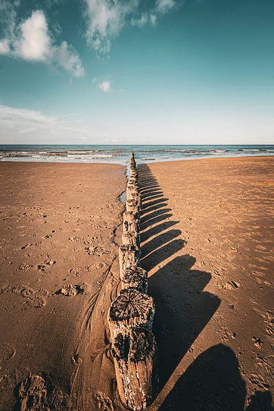 The line from abutments to the sea. by Robby's fotografie