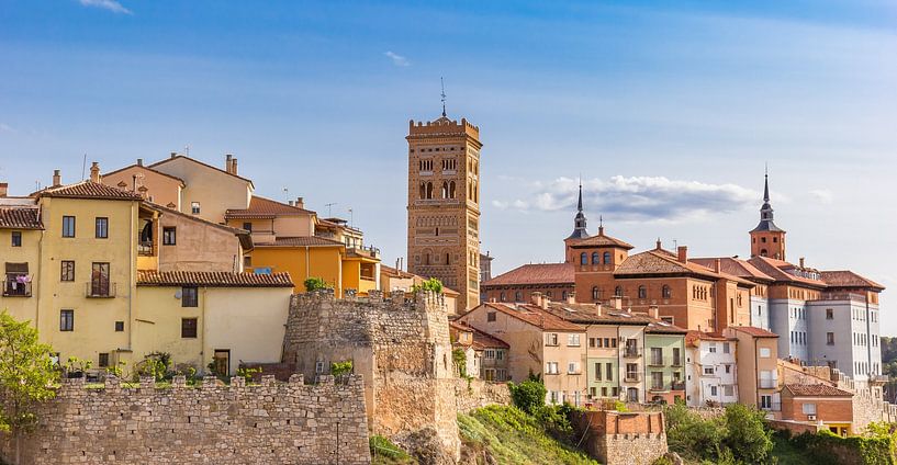 Stadtmauer, die das historische Zentrum von Teruel umgibt von Marc Venema