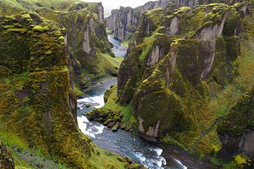 Fjaðrárgljúfur ; le Grand Canyon d'Islande. sur Wilco Berga