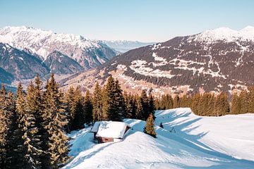 Winters uitzicht vanaf Hochjoch in skigebied Silvretta Montafon van Kevin IJpelaar