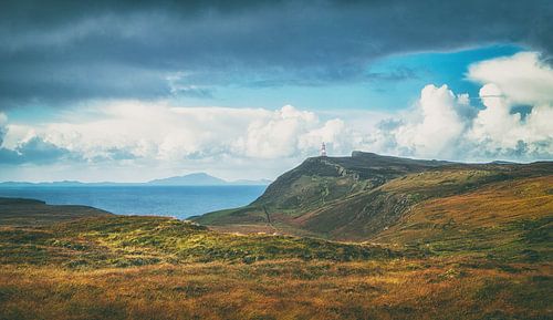 Aan het einde van de wereld. De kliffen van Neist Point in Schotland.