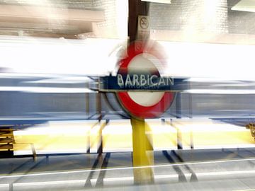 Barbican - London Tube Station van Ruth Klapproth