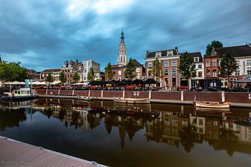 Donkere wolken boven Breda