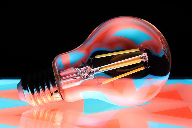 Bunte Spiegelungen in einer Lampe 8 von Jaap Tanis